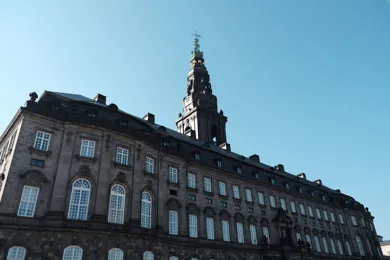 Christiansborg set udefra.