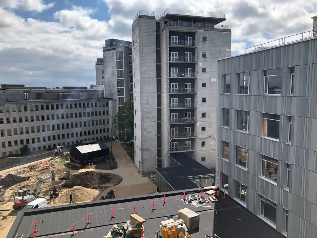 Søndag den 4. september inviterer Rigshospitalet alle interesserede til Åbent Hus med rundvisning på byggepladsen for Neurorehabiliteringshuset på Rigshospitalet – Glostrup kl. 11-13.