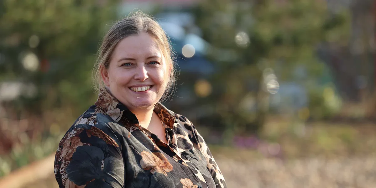 Portraet af Stinne Lillineskjold, der smiler