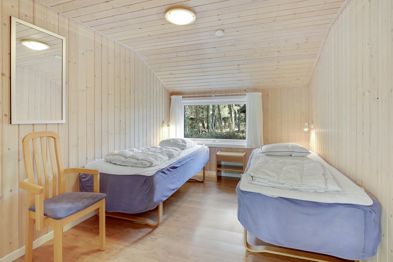 Nye billeder af et vaerelse i sommerhuset i Dueodde.