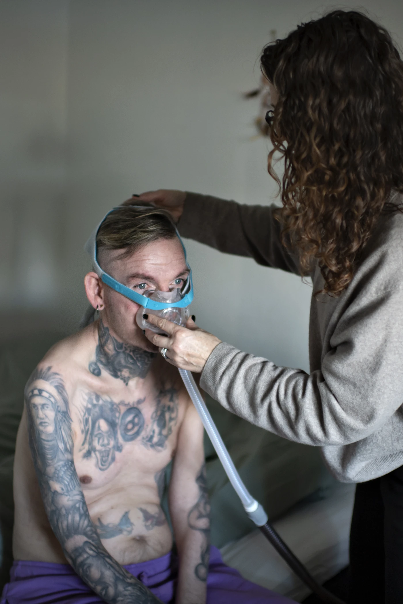 Peter sover i dag med ventilationsmaskinen NIV (Non-invasiv Ventilation)