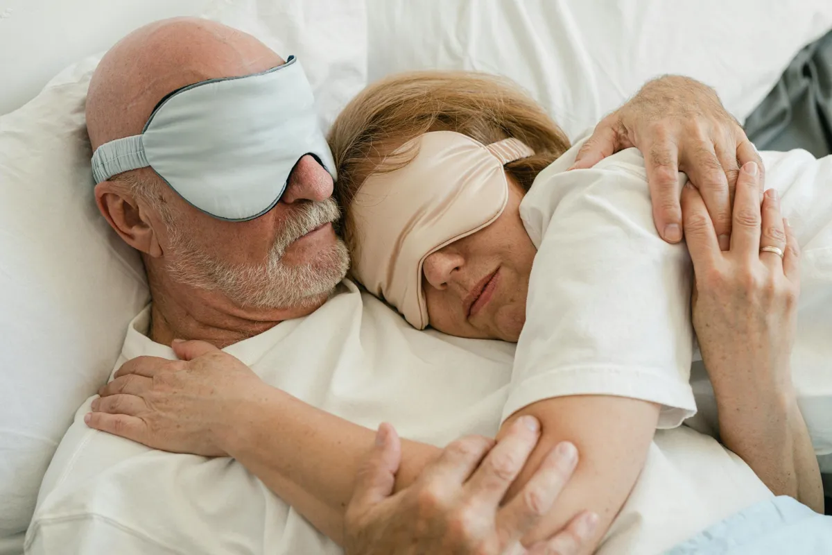 Mand og kvinde sover