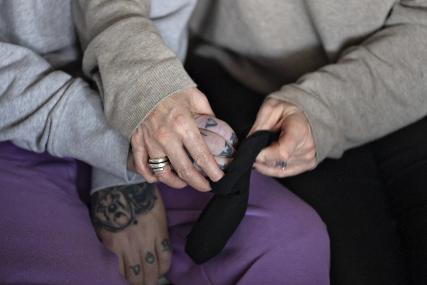 Peter Bleis sover med en sok om den ene haand, hvori der er en alarm, så han kan tilkalde sine hjaelpere