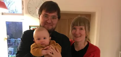 To foraeldre og et lille barn