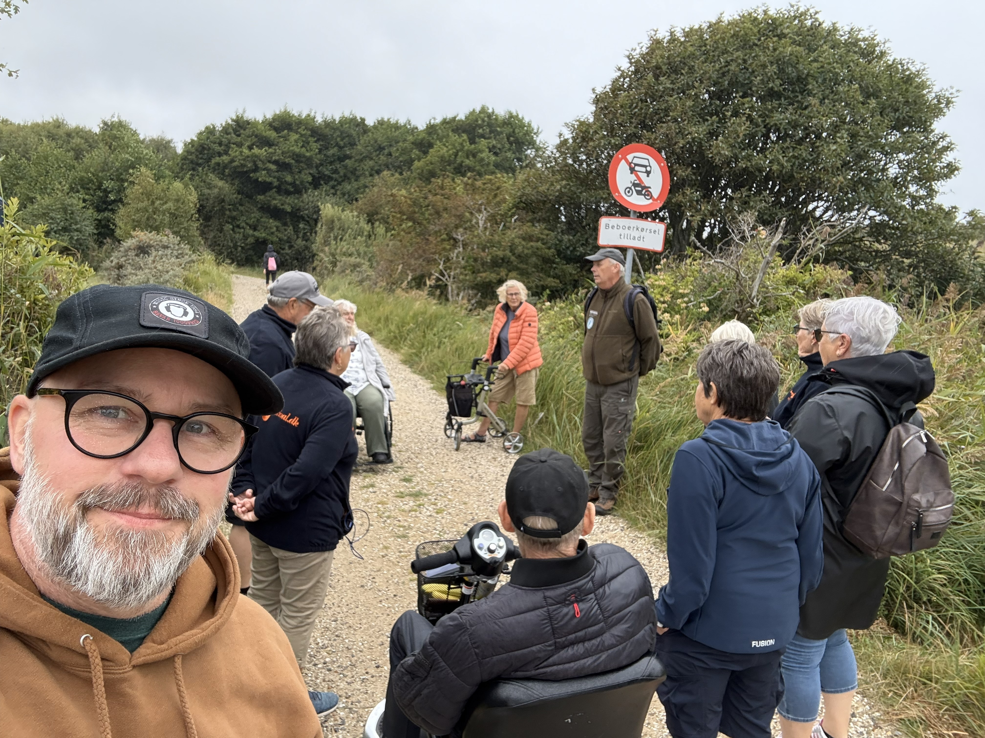 Naturvejleder Thomas Larsen Schmidt på naturtur med medlemmer  